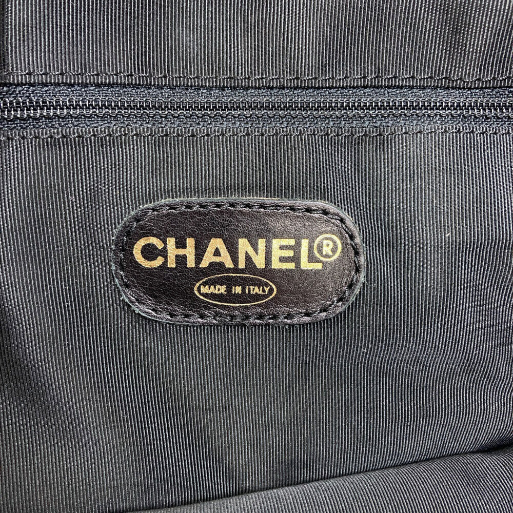 CHANEL Red Logo Tote Bag - Picture 6 of 16